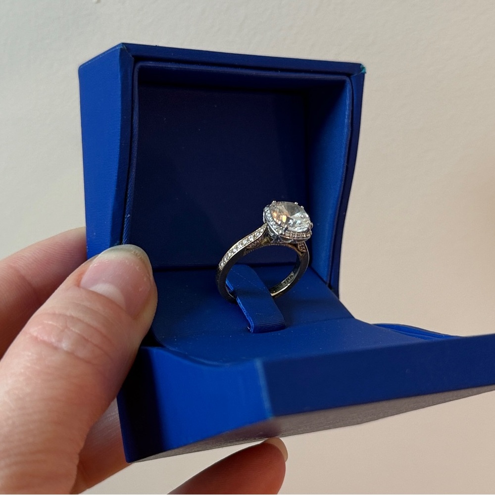 Tacori 18 kYellow gold Engagement Ring with Diamonds and bloom in platinum